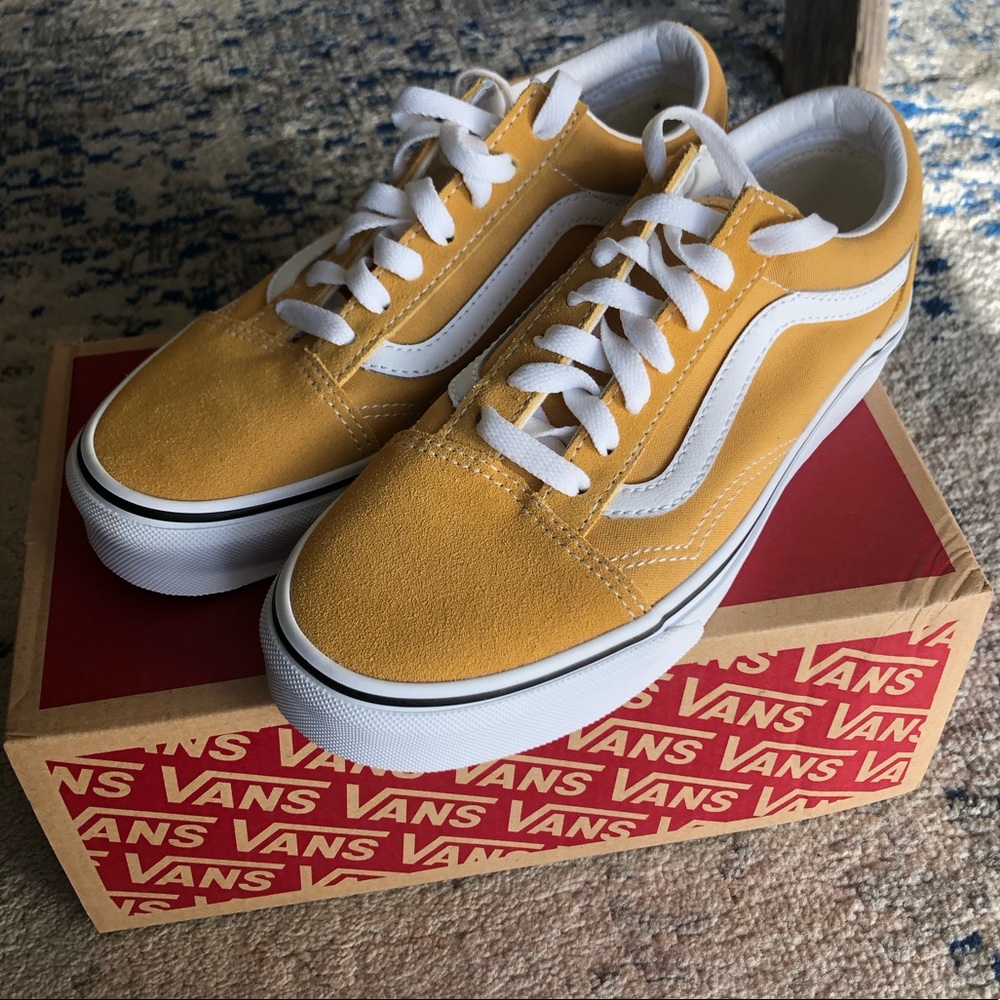 NWT Vans Gold Classic Lace Ups 6.5 women’s